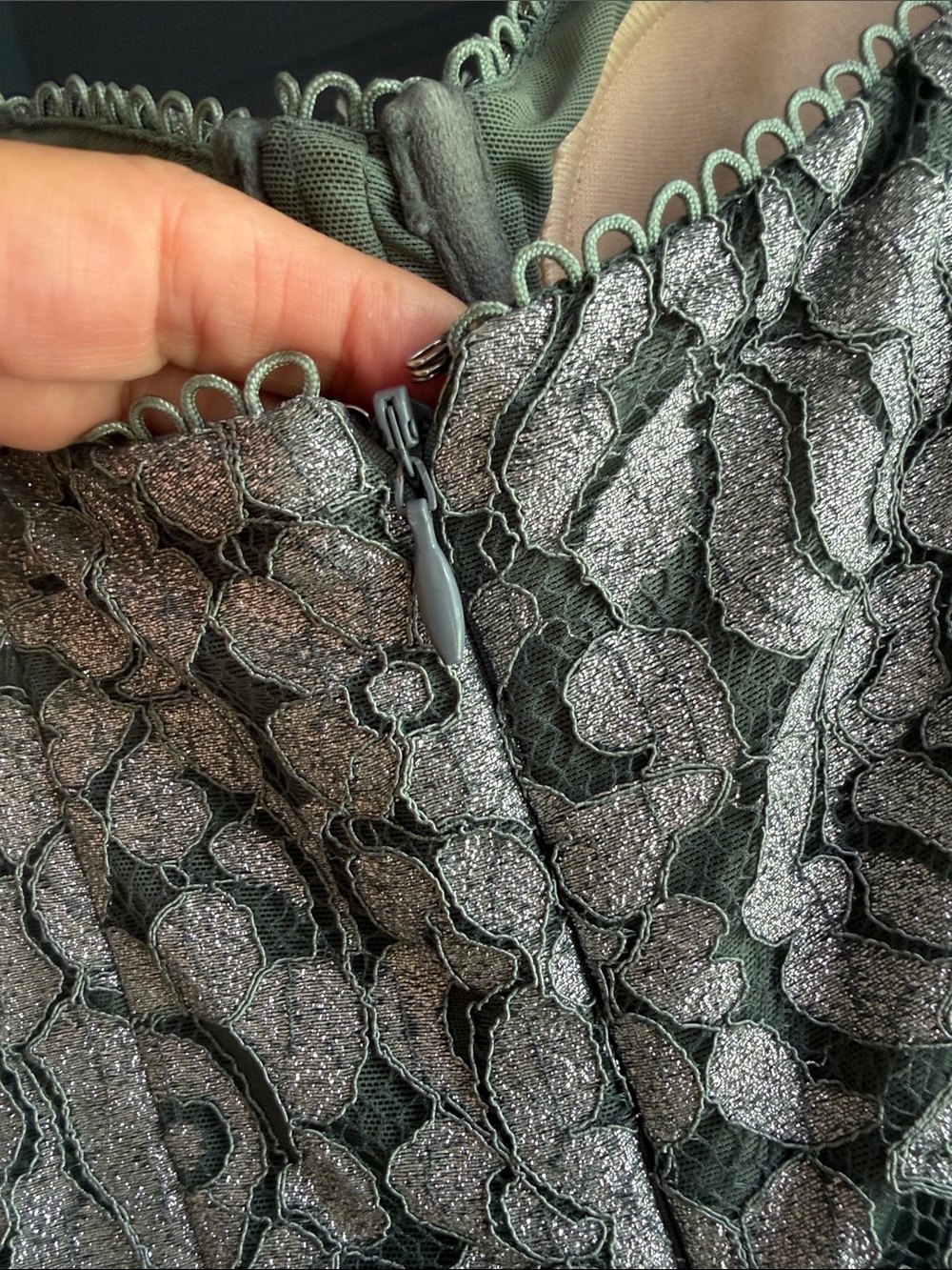Lace Overlay gown - Picture 6 of 11